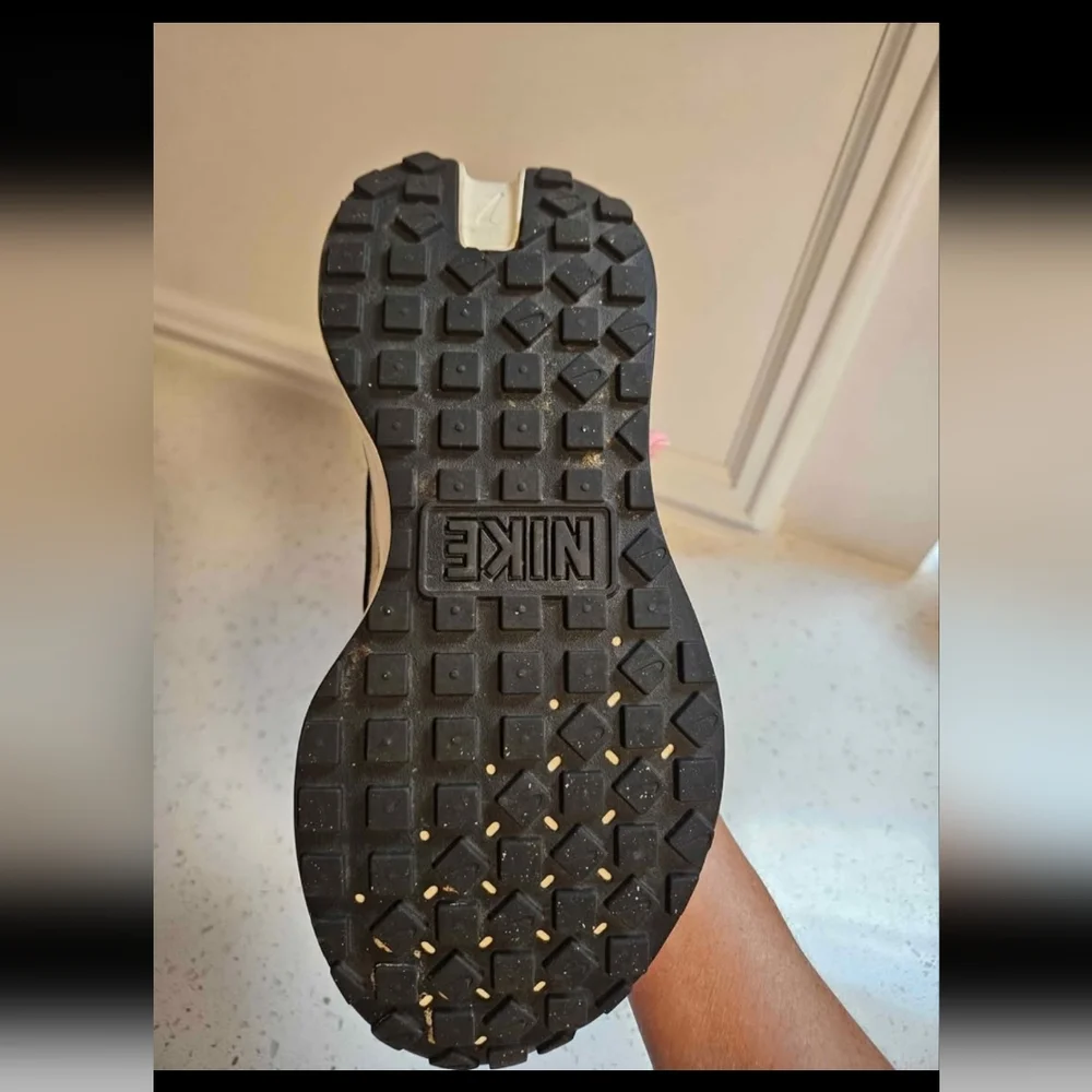 Women Nike Waffle Shoe Size 9 - Picture 3 of 7